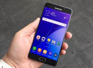 „Samsung Galaxy A7“ apžvalga – geriausia vidutinė klasė su pavyzdinėmis galimybėmis